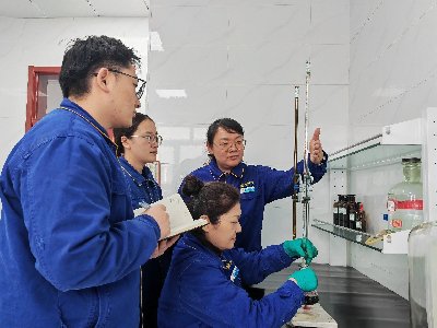 天能电石厂:让“身边榜样”成为职工课堂生动教材