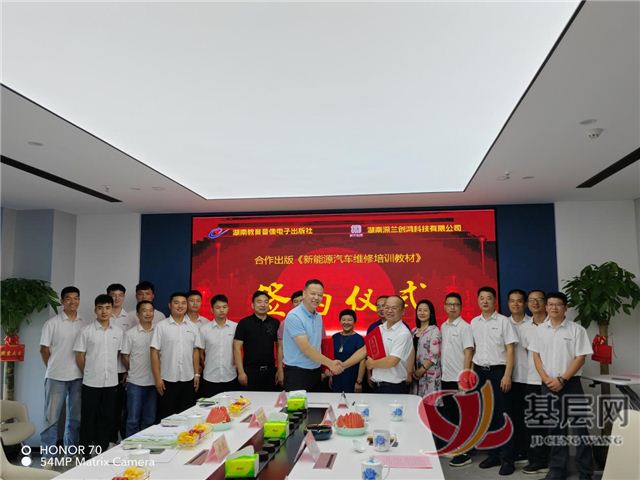 仁寿县宝马镇：文艺汇演凝聚力 精神风貌展新颜
